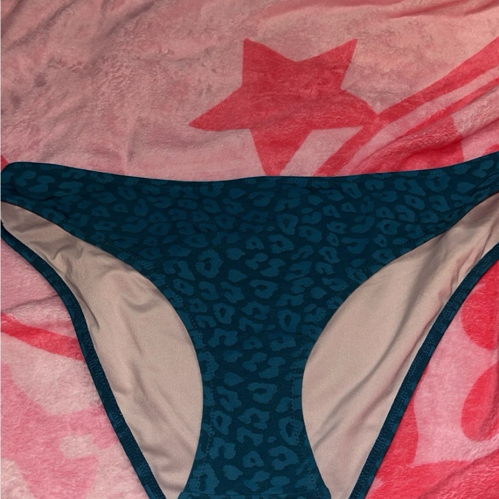 Bikini set - Picture 3 of 3